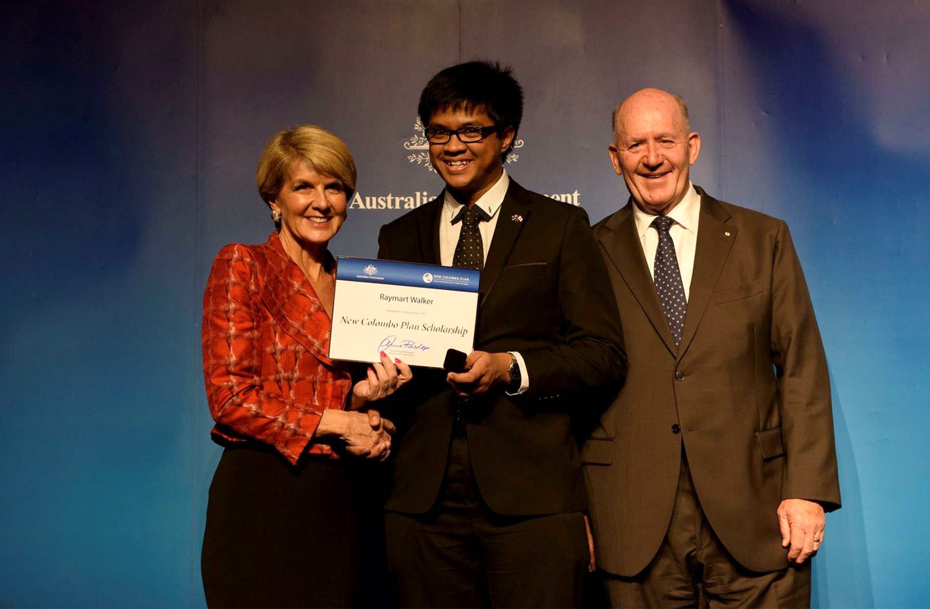 Raymart poses with Former Foreign Minister Julie Bishop And Former Governor General Sir Peter Cosgrove