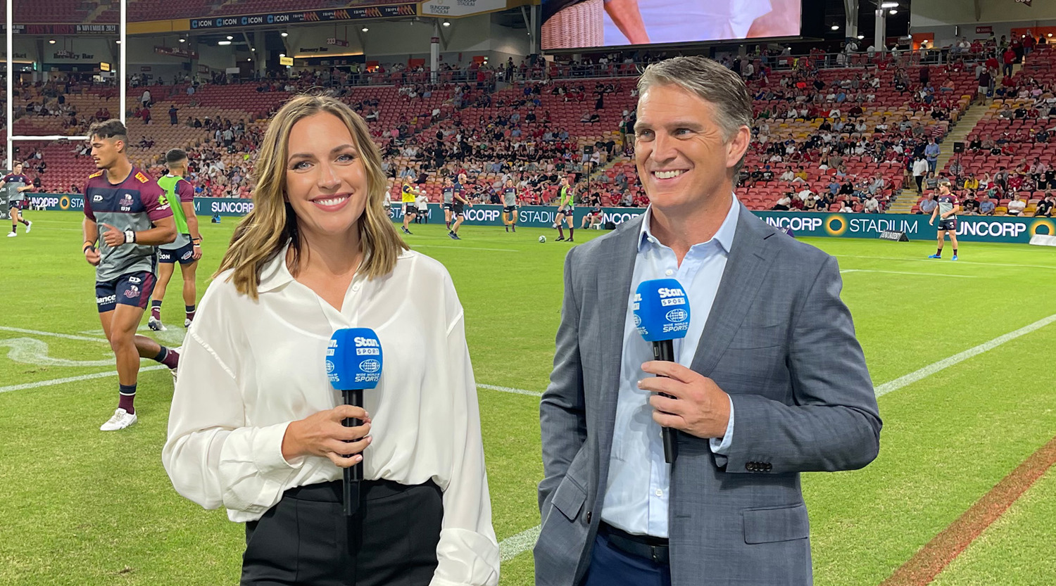 roz kelly Hosting Super Rugby at Suncorp Stadium with Wallabies legend Tim Horan, 2022.