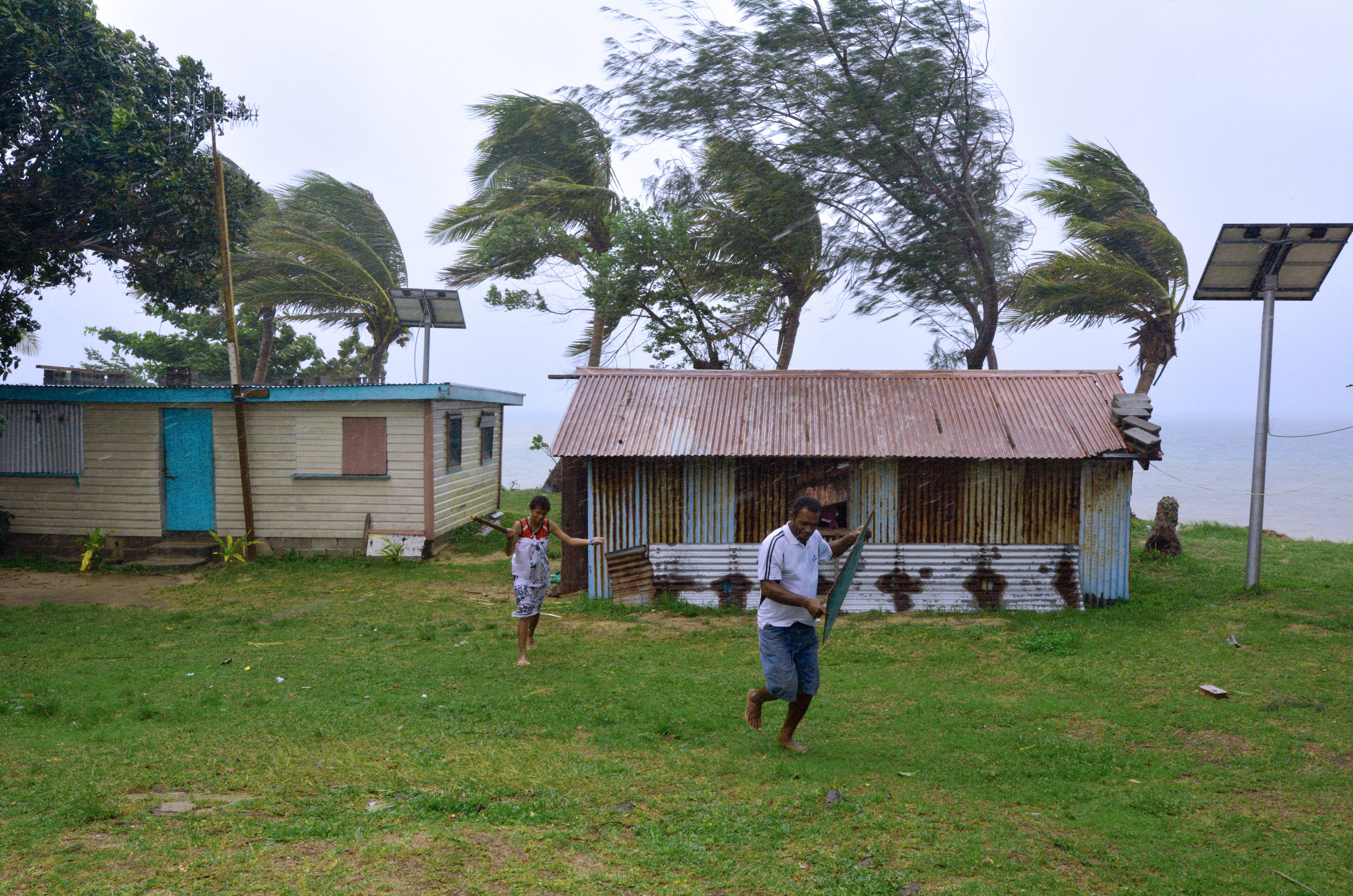 Fijian people run to get shelter during a Tropical Cyclone
